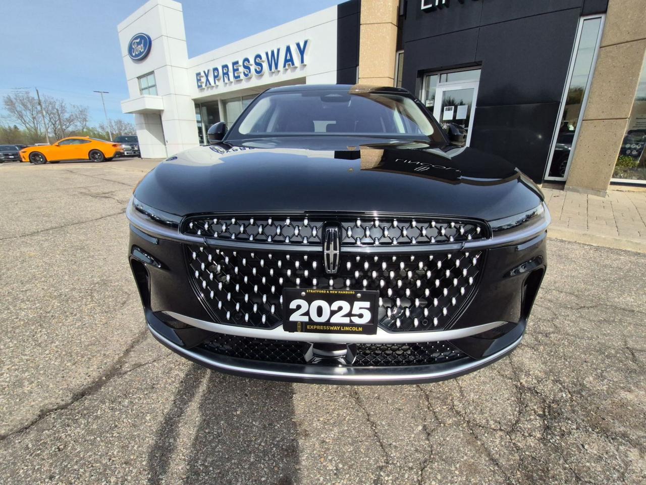 2025 Lincoln Nautilus AWD, GREAT ON GAS, 19" RIMS, NICELY EQUIPPED! Photo