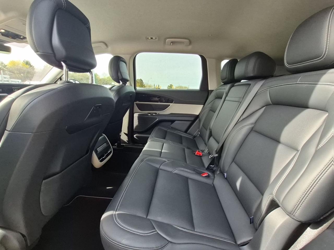 2025 Lincoln Nautilus AWD, GREAT ON GAS, 19" RIMS, NICELY EQUIPPED! Photo