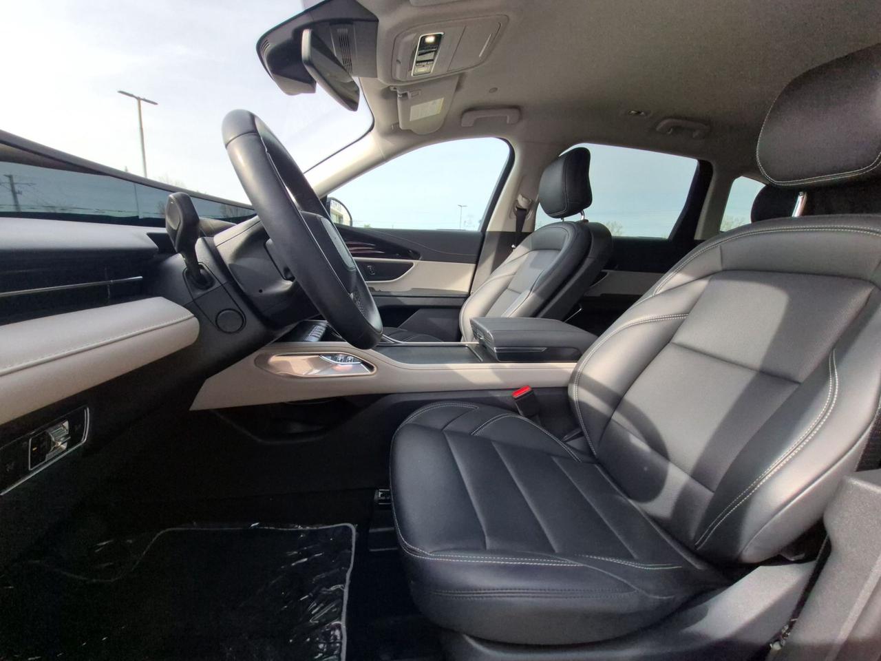 2025 Lincoln Nautilus AWD, GREAT ON GAS, 19" RIMS, NICELY EQUIPPED! Photo