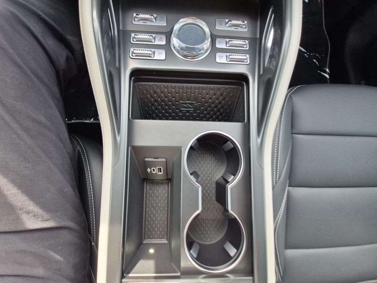 2025 Lincoln Nautilus AWD, GREAT ON GAS, 19" RIMS, NICELY EQUIPPED! Photo