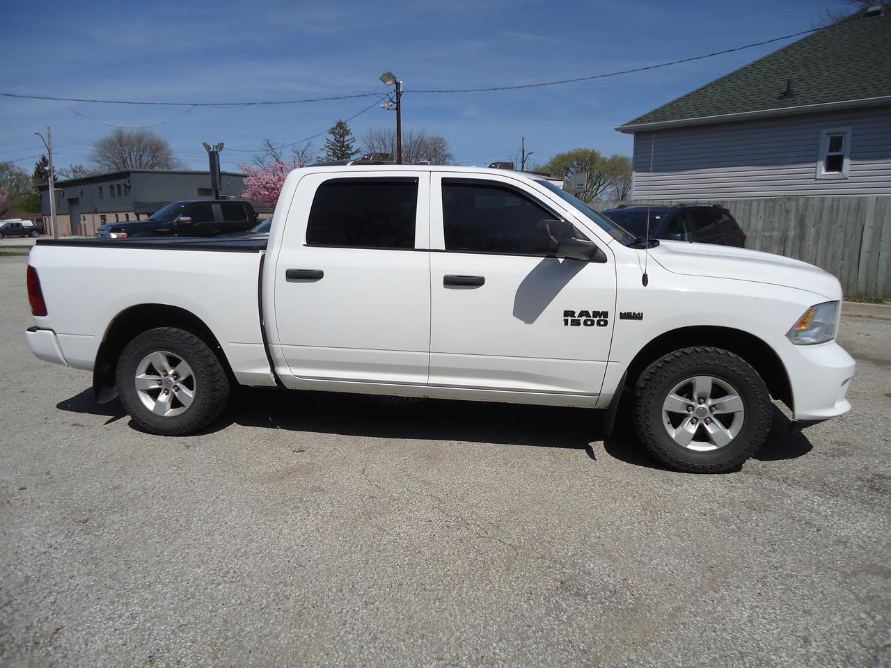 2017 RAM 1500 4WD Crew Cab 140.5" Express *Ltd Avail* Photo