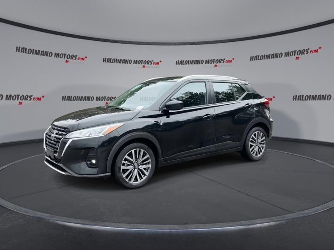 2025 Nissan Kicks Play SV FWD | No Accidents | Heated Steering Wheel Photo3