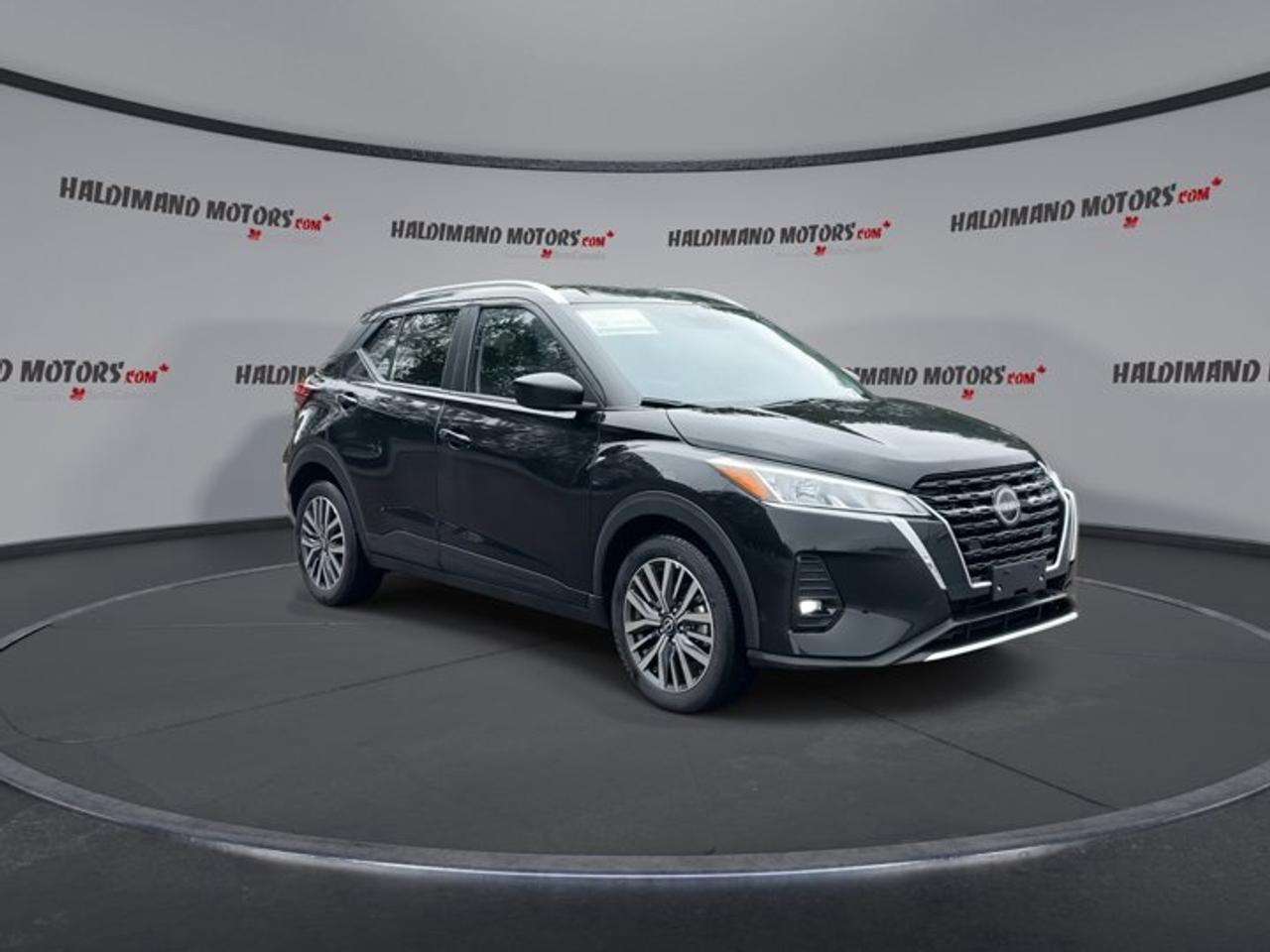 2025 Nissan Kicks Play SV FWD | No Accidents | Heated Steering Wheel Photo