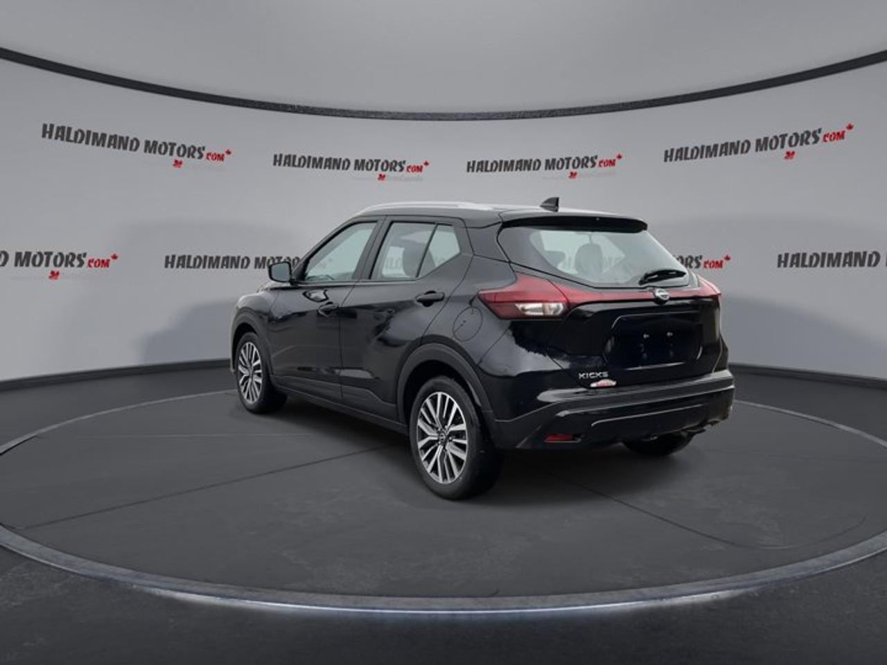 2025 Nissan Kicks Play SV FWD | No Accidents | Heated Steering Wheel Photo