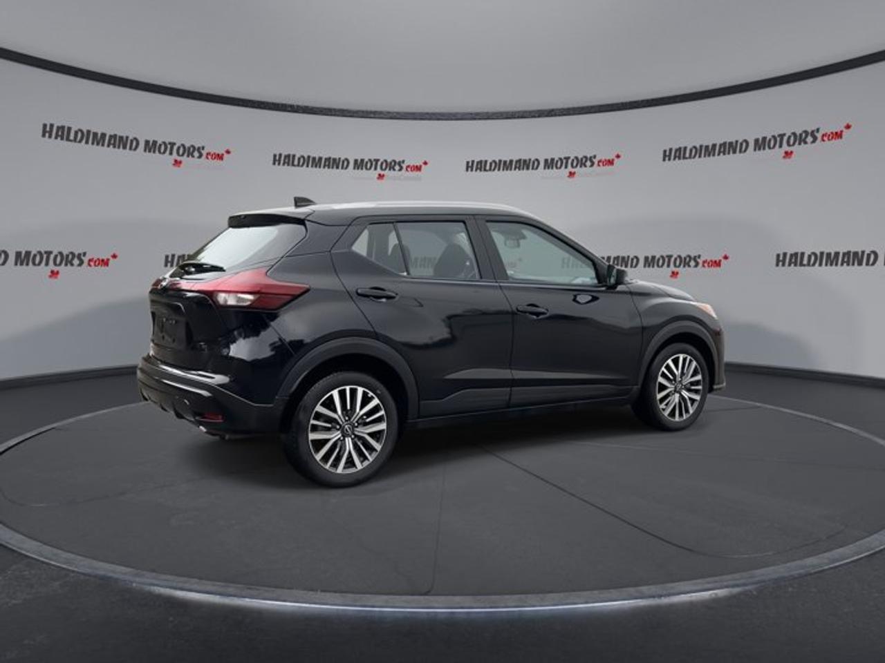 2025 Nissan Kicks Play SV FWD | No Accidents | Heated Steering Wheel Photo