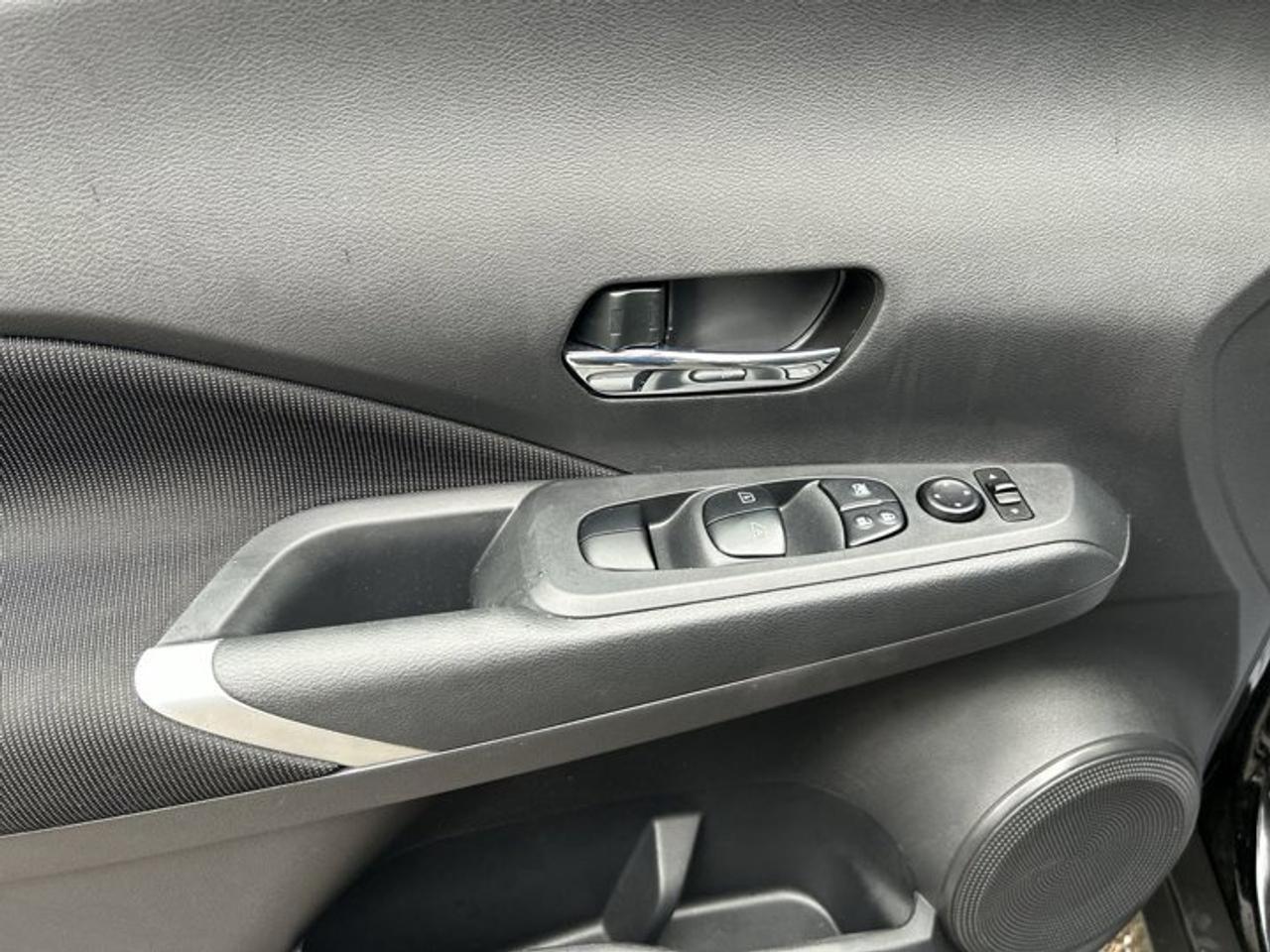2025 Nissan Kicks Play SV FWD | No Accidents | Heated Steering Wheel Photo