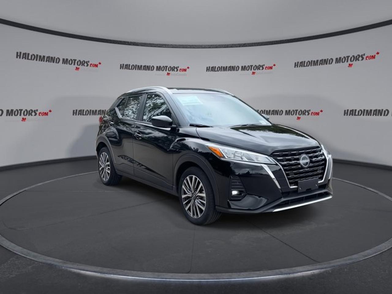 2025 Nissan Kicks Play SV FWD | No Accidents| Heated Steering Wheel Photo