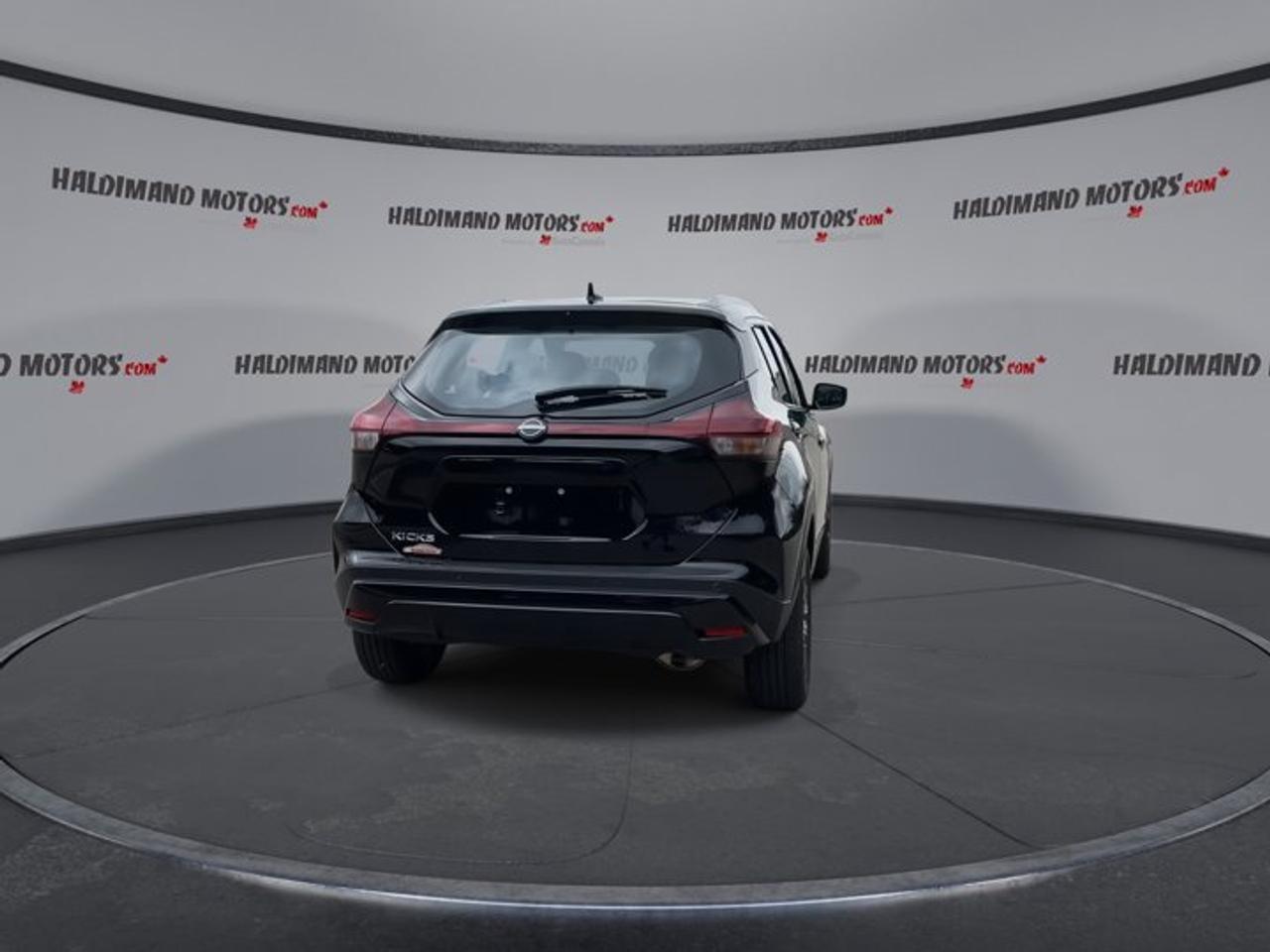 2025 Nissan Kicks Play SV FWD | No Accidents| Heated Steering Wheel Photo