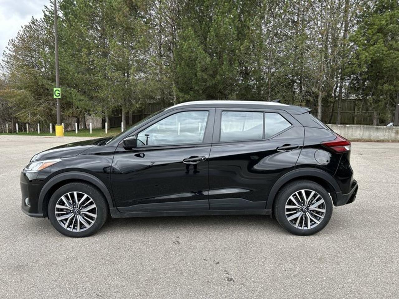 2025 Nissan Kicks Play SV FWD | No Accidents| Heated Steering Wheel Photo