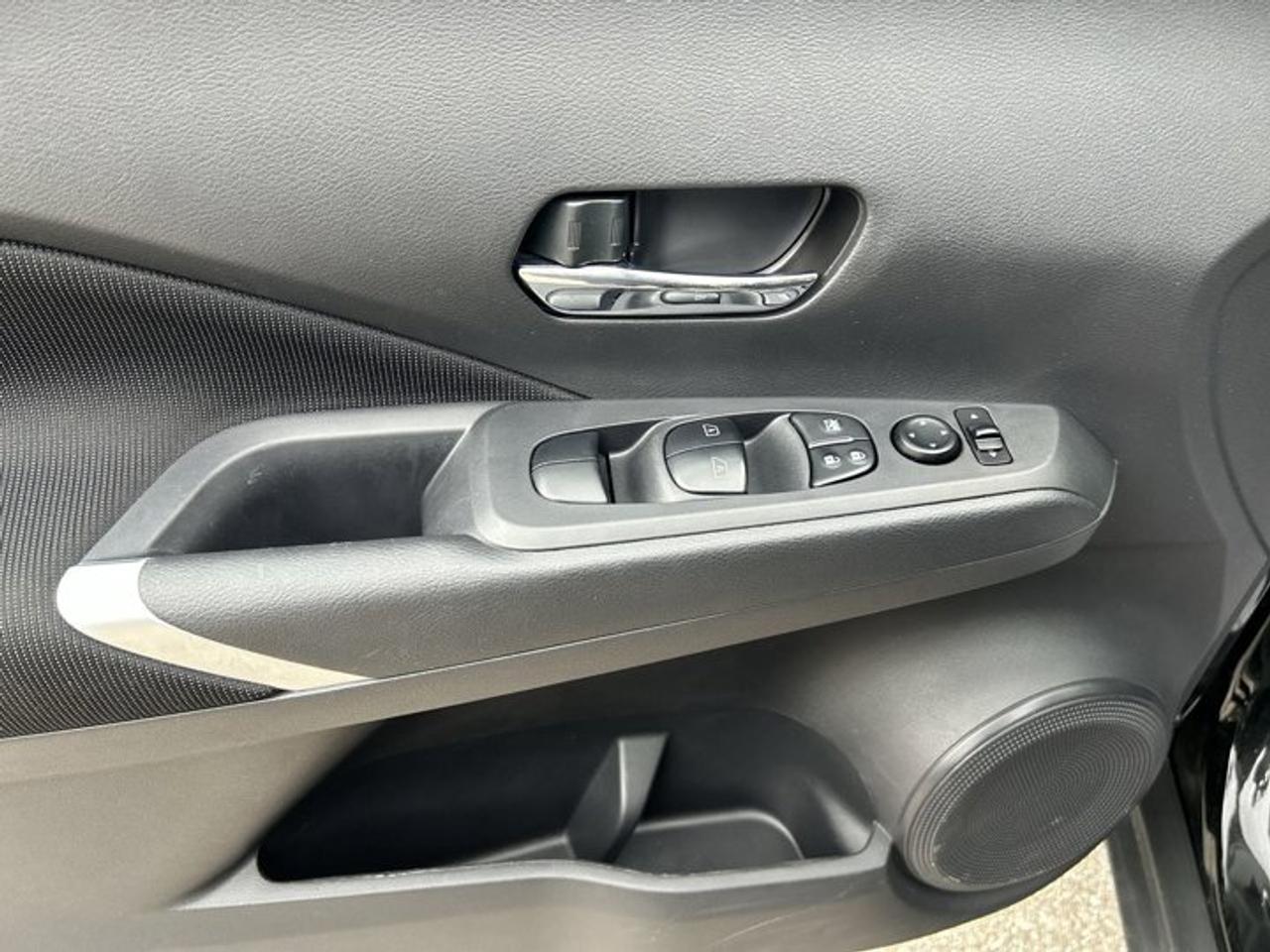 2025 Nissan Kicks Play SV FWD | No Accidents| Heated Steering Wheel Photo