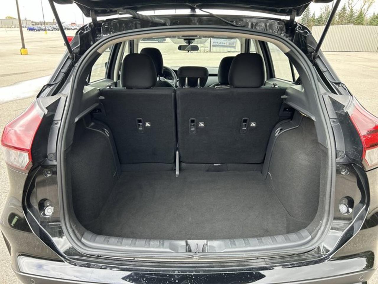 2025 Nissan Kicks Play SV FWD | No Accidents| Heated Steering Wheel Photo