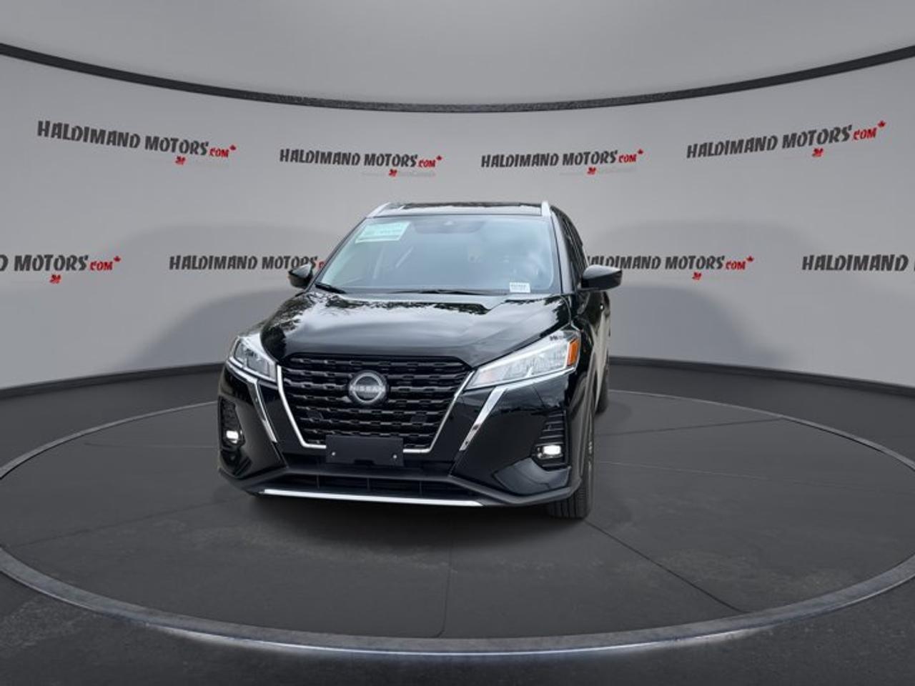 2025 Nissan Kicks Play SV FWD | No Accidents | Heated Steering Photo