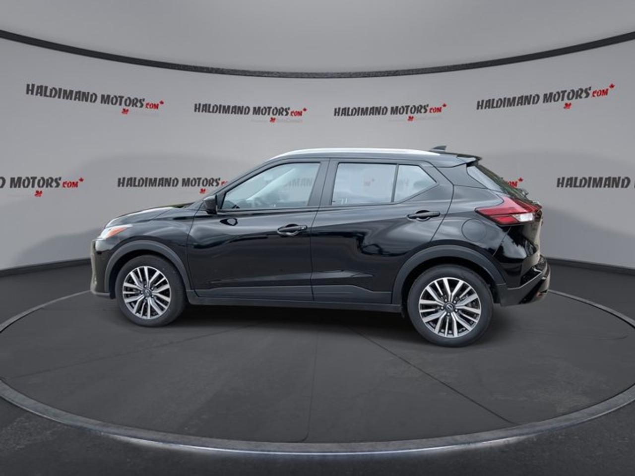 2025 Nissan Kicks Play SV FWD | No Accidents | Heated Steering Photo