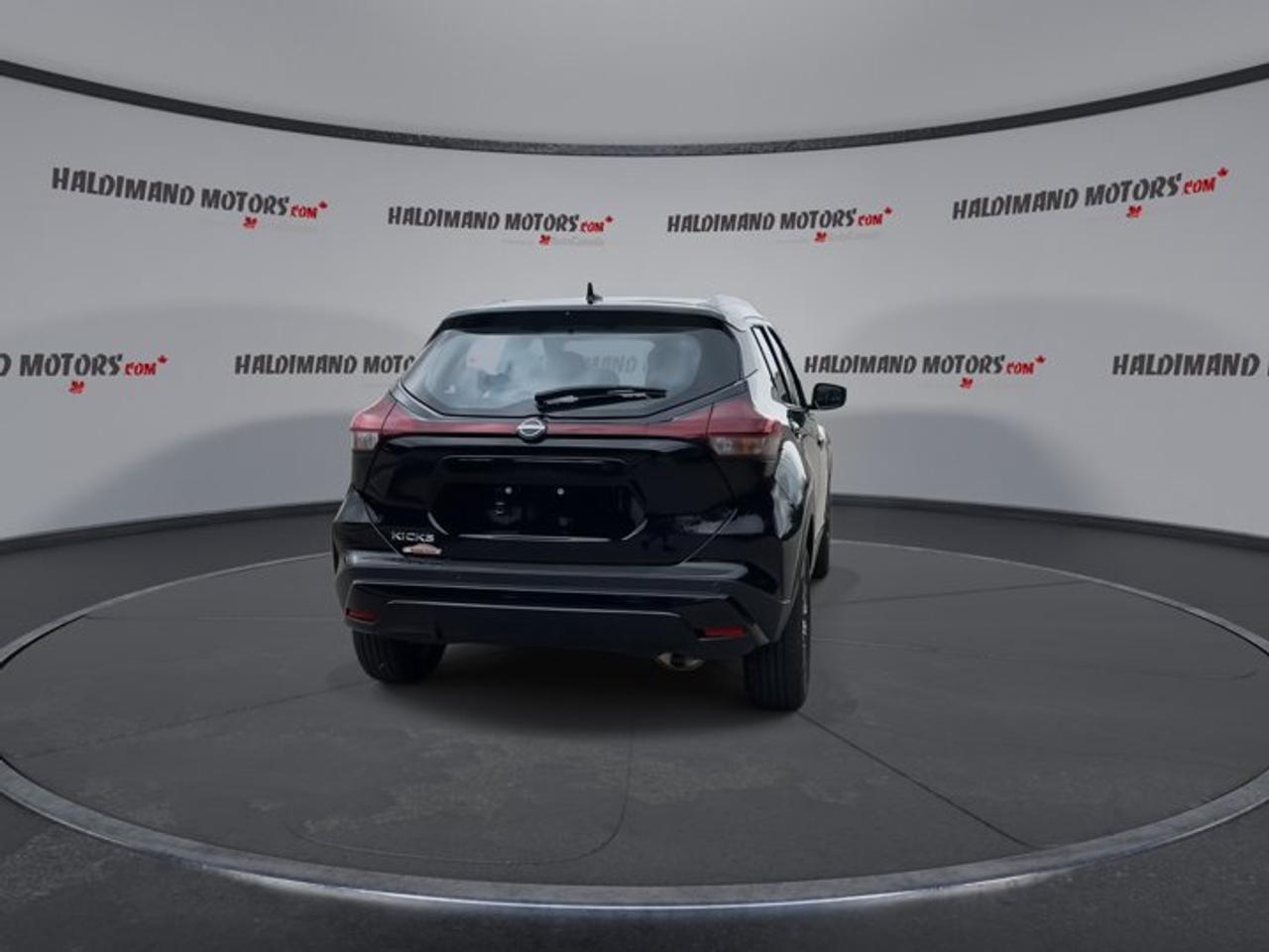2025 Nissan Kicks Play SV FWD | No Accidents | Heated Steering Photo