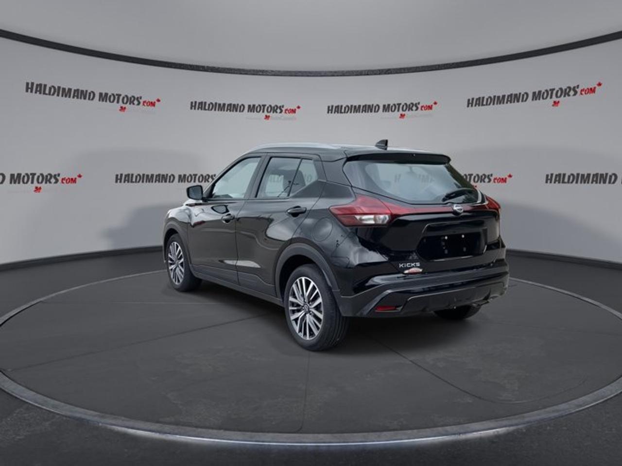 2025 Nissan Kicks Play SV FWD | No Accidents | Heated Steering Photo