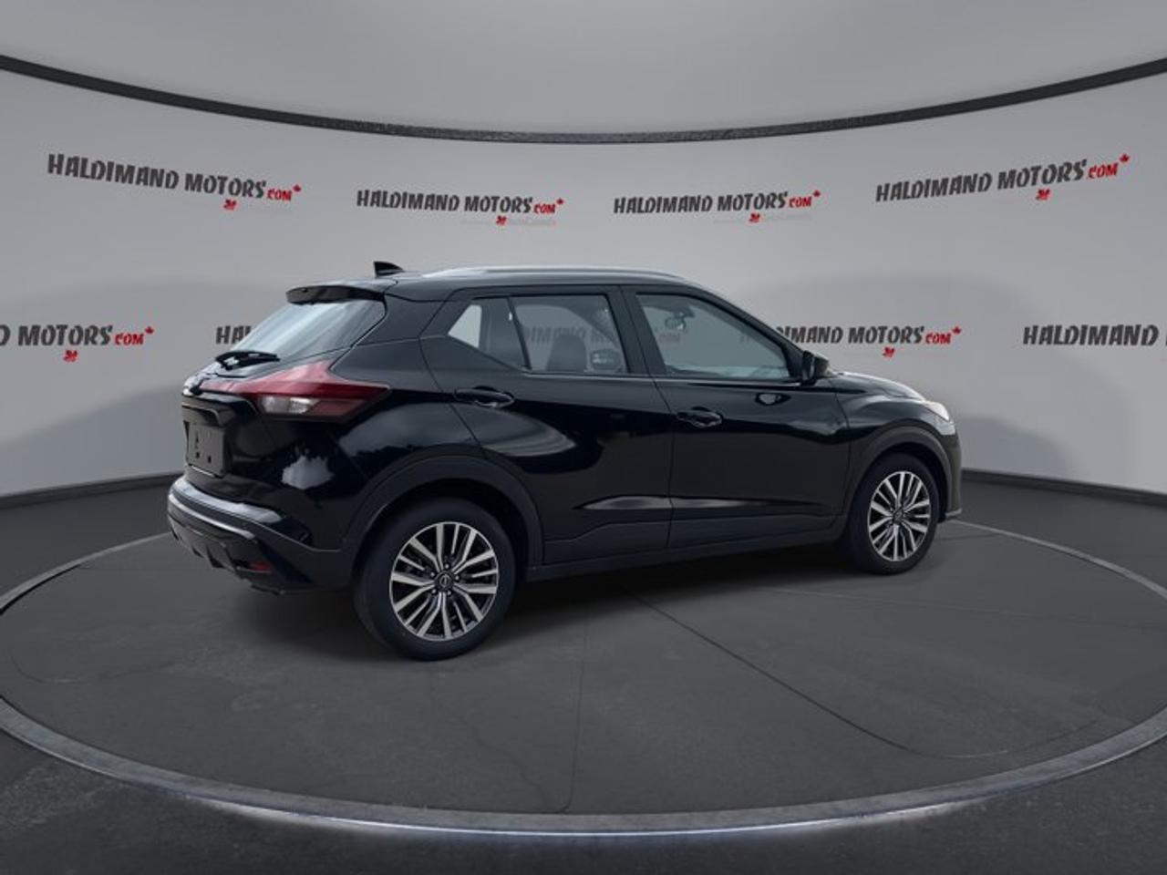 2025 Nissan Kicks Play SV FWD | No Accidents | Heated Steering Photo
