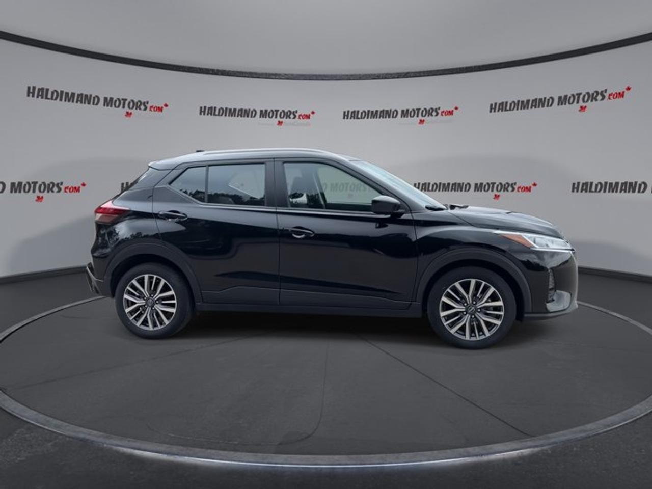 2025 Nissan Kicks Play SV FWD | No Accidents | Heated Steering Photo