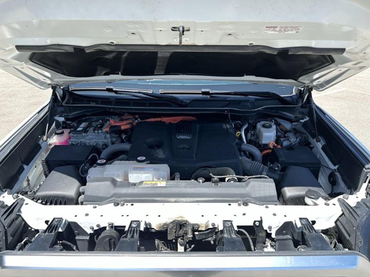 2023 Toyota Tundra Limited Crewmax 4x4 Hybrid | No Accidents | Ventilated Front Seats Photo