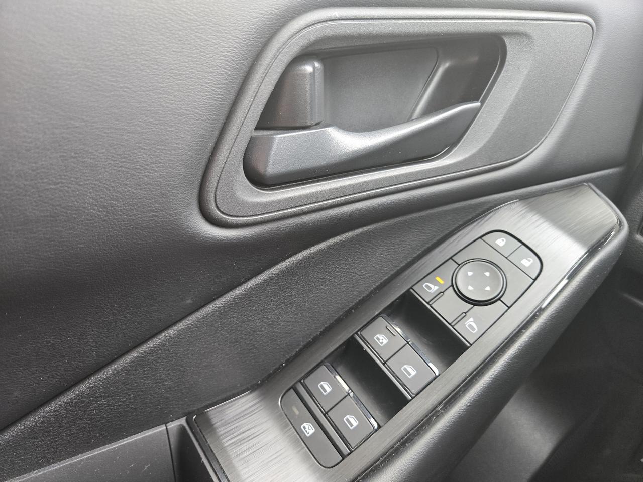 2025 Nissan Rogue S Photo