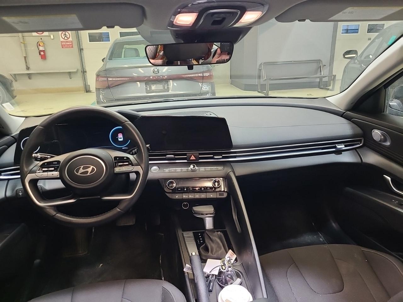 2025 Hyundai Elantra Preferred Photo4