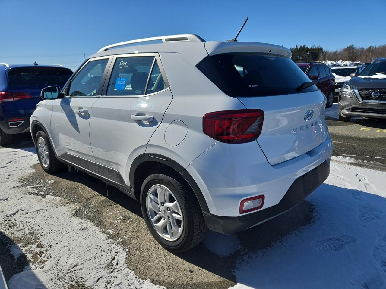 2024 Hyundai Venue PREFERRED Photo3