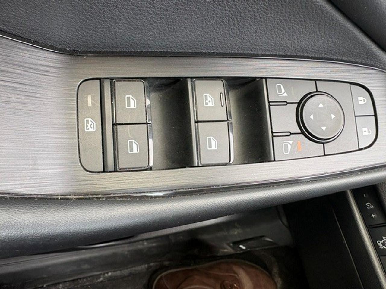 2025 Nissan Rogue S Photo