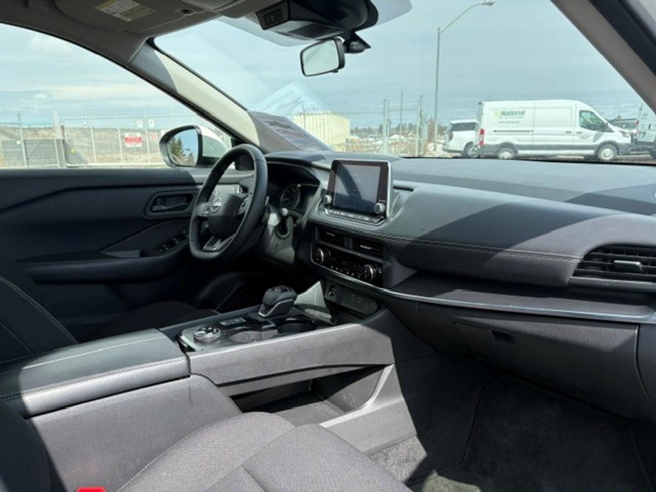 2025 Nissan Rogue S Photo3