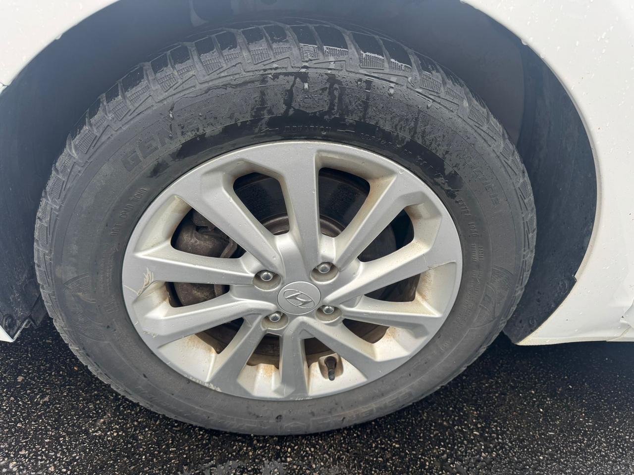 2019 Hyundai Accent SE Photo