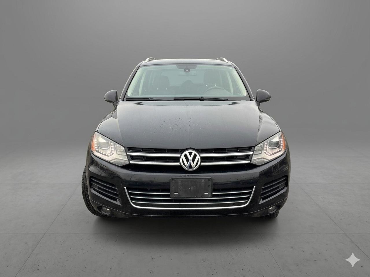 2014 Volkswagen Touareg 4dr 3.6L Sport w/Nav Photo