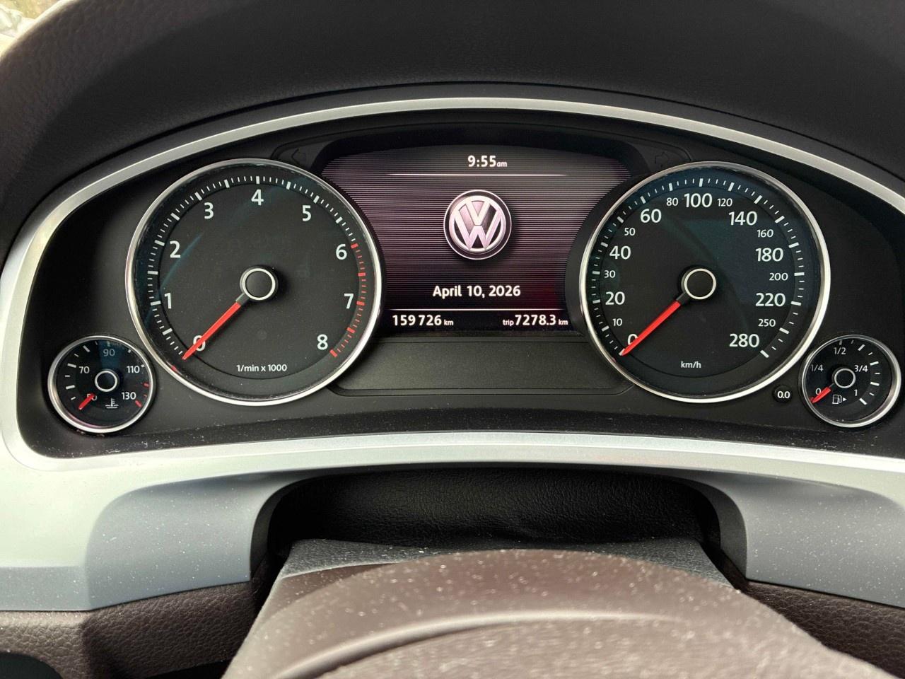 2014 Volkswagen Touareg 4dr 3.6L Sport w/Nav Photo