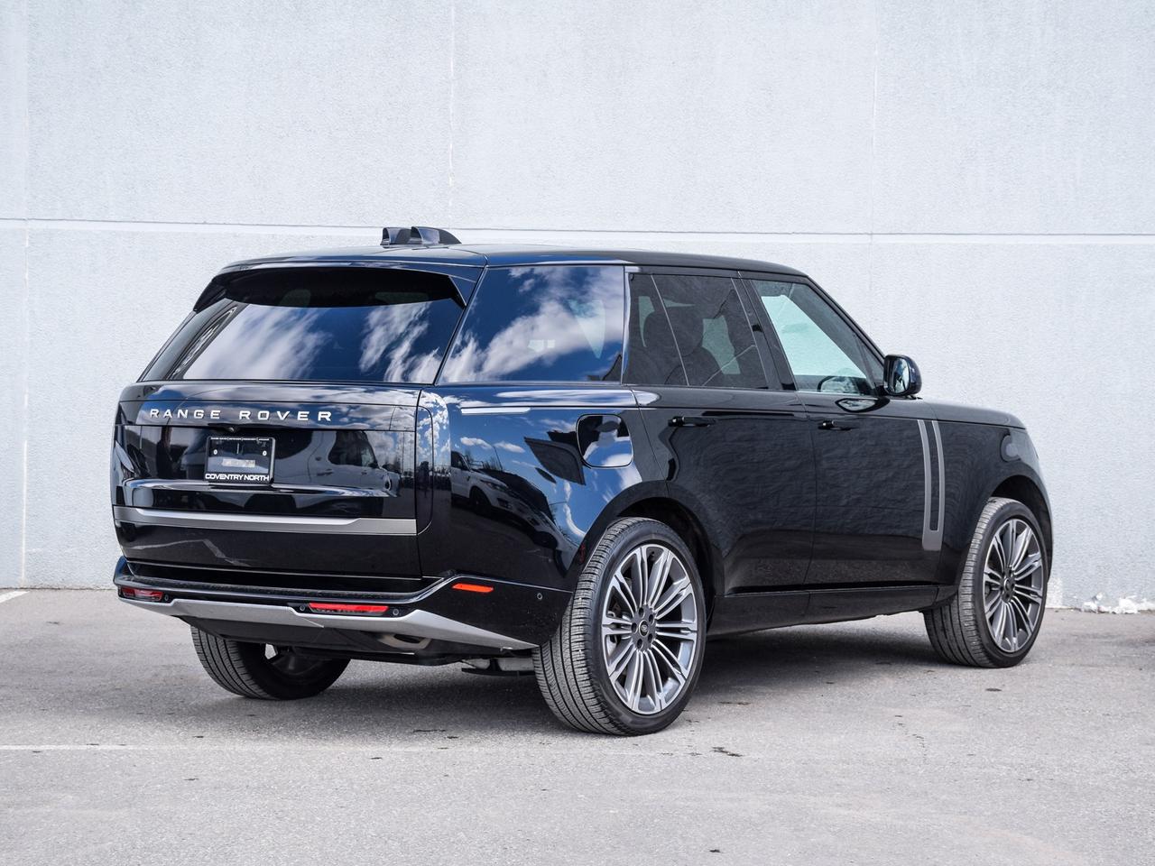 2024 Land Rover Range Rover P400 SE SWB Photo