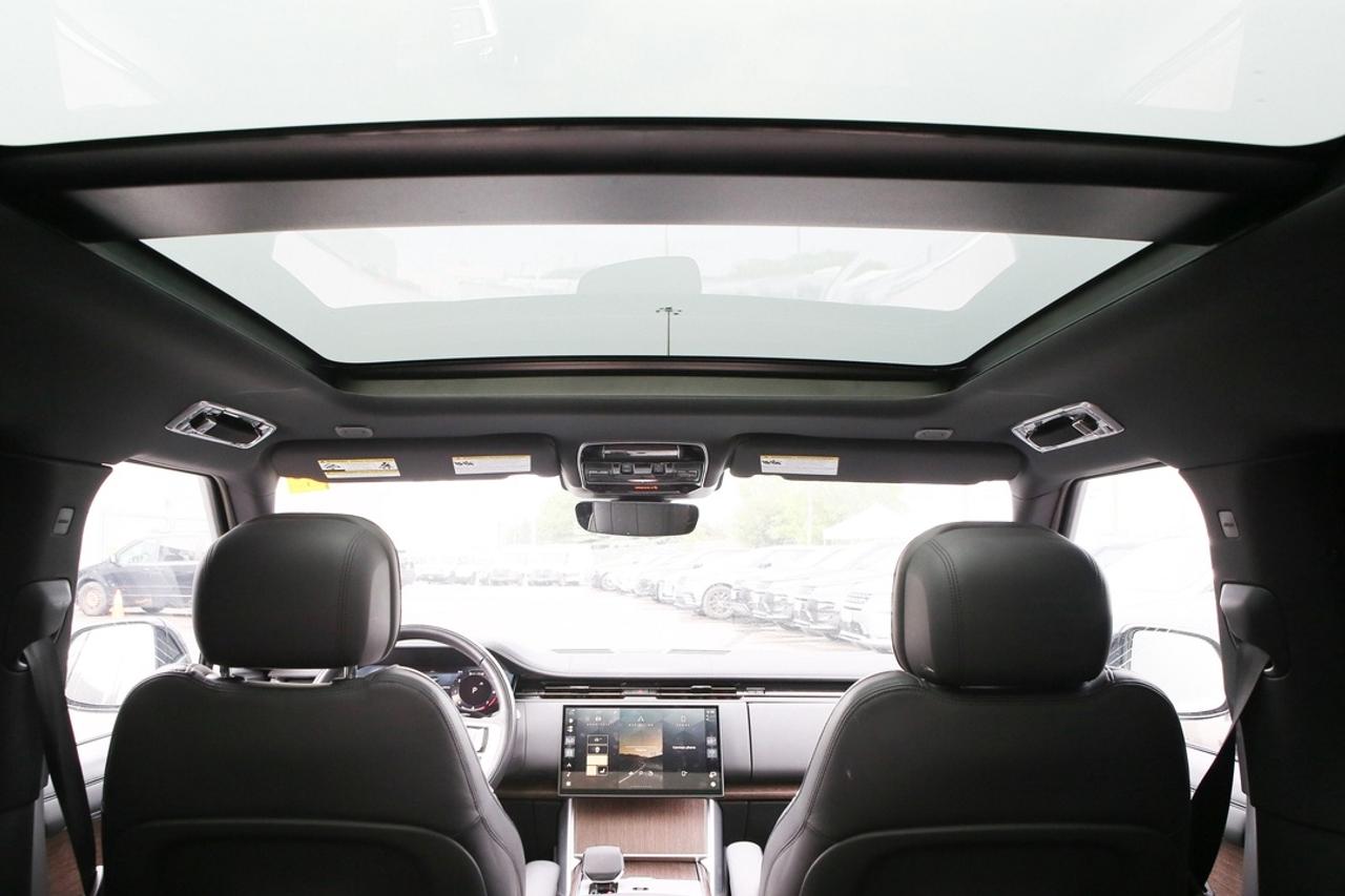2024 Land Rover Range Rover SE P400 SWB Photo