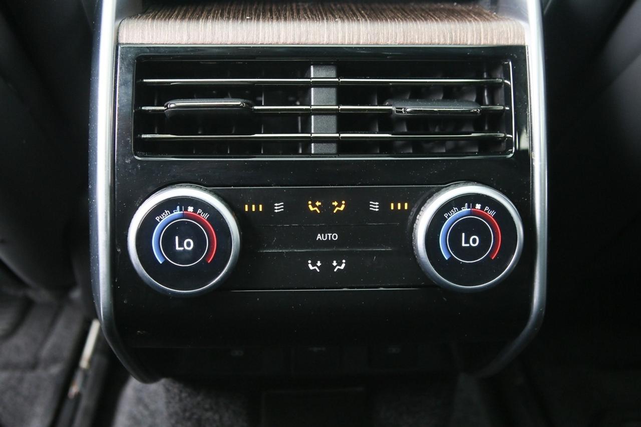 2024 Land Rover Range Rover SE P400 SWB Photo