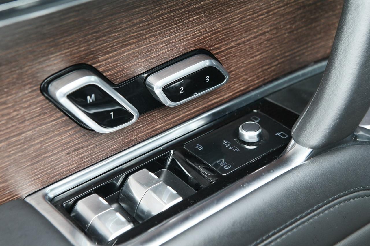 2024 Land Rover Range Rover SE P400 SWB Photo