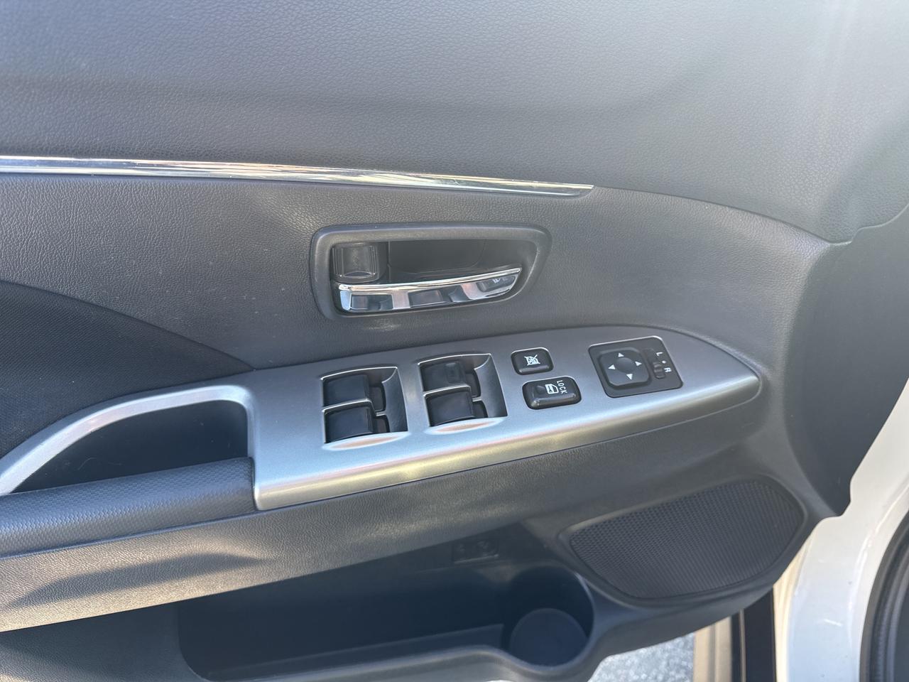 2019 Mitsubishi RVR SE LTD Photo