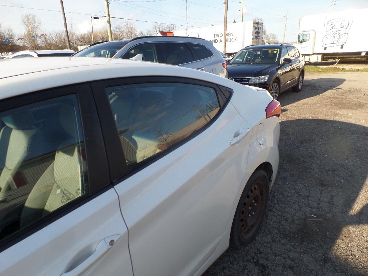2012 Hyundai Elantra 4DR SDN AUTO GL Photo2