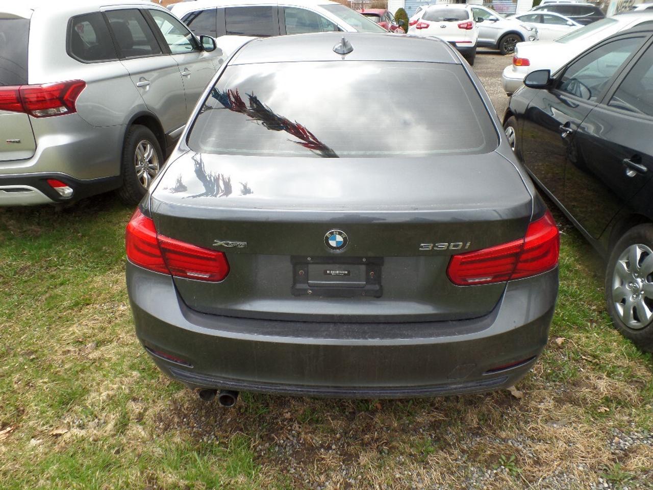 2018 BMW 3 Series 330i xDrive Sedan Photo