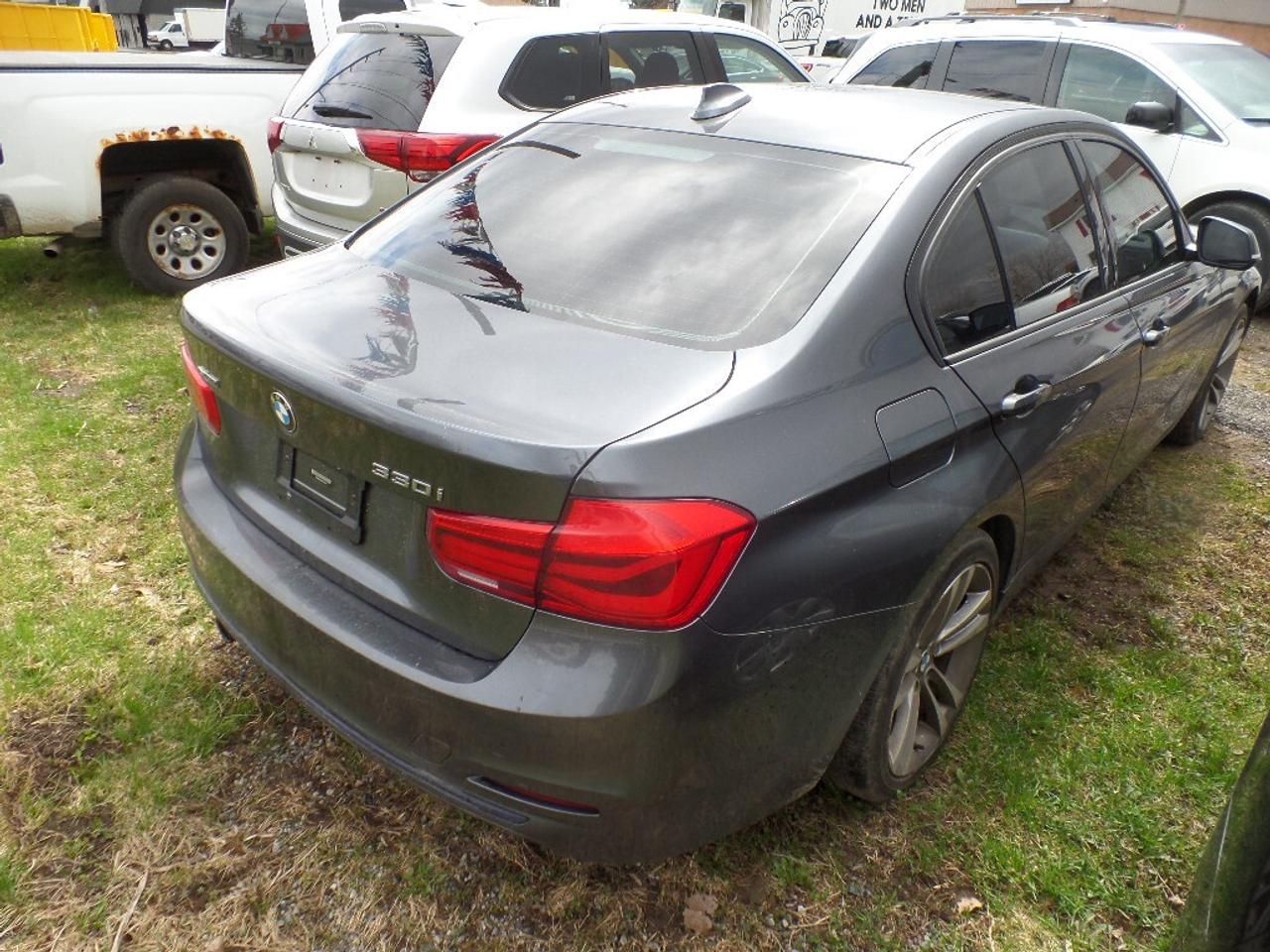 2018 BMW 3 Series 330i xDrive Sedan Photo
