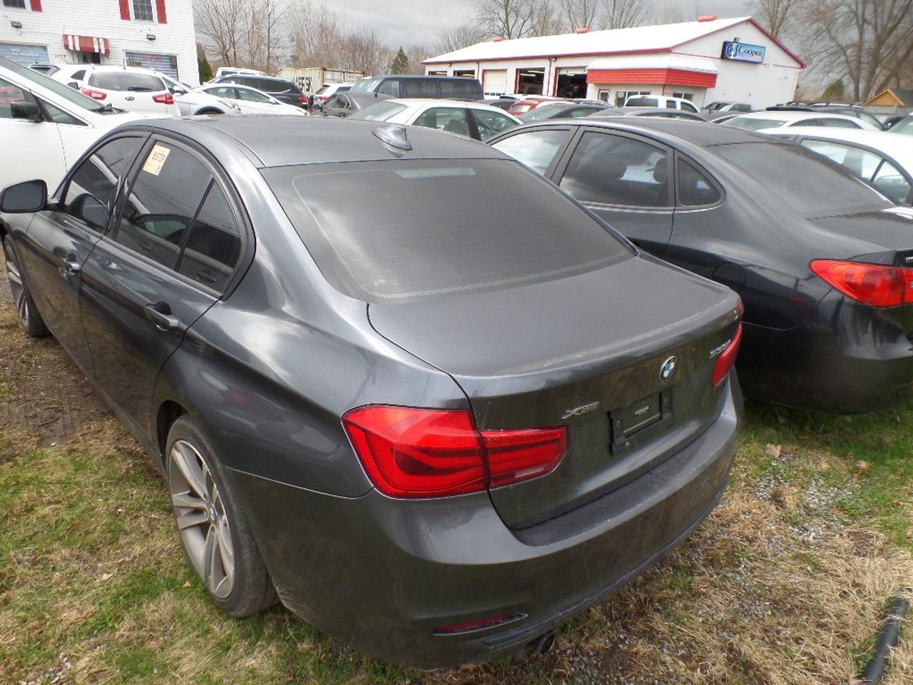 2018 BMW 3 Series 330i xDrive Sedan Photo