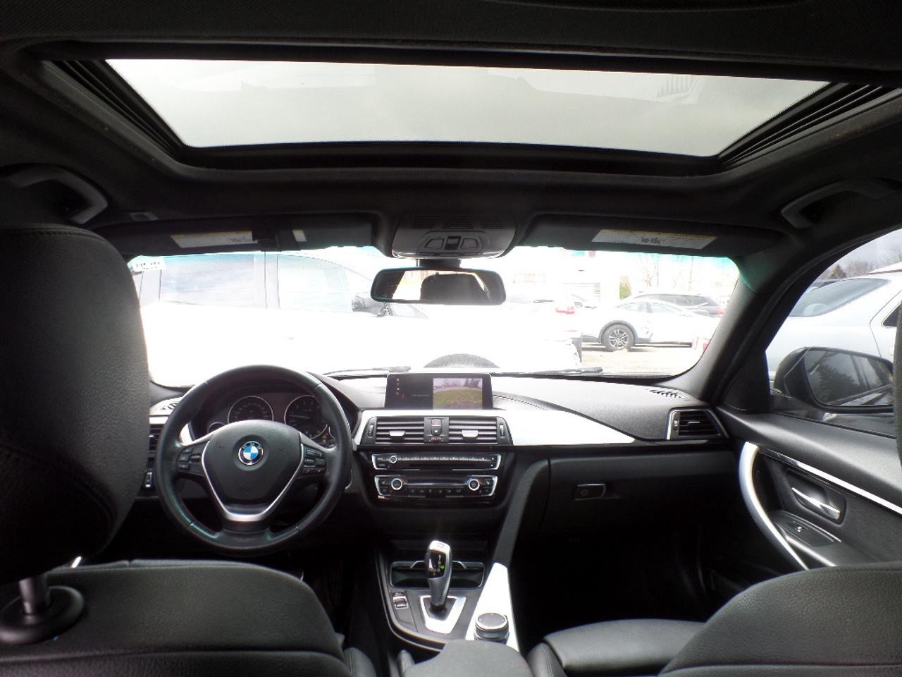 2018 BMW 3 Series 330i xDrive Sedan Photo