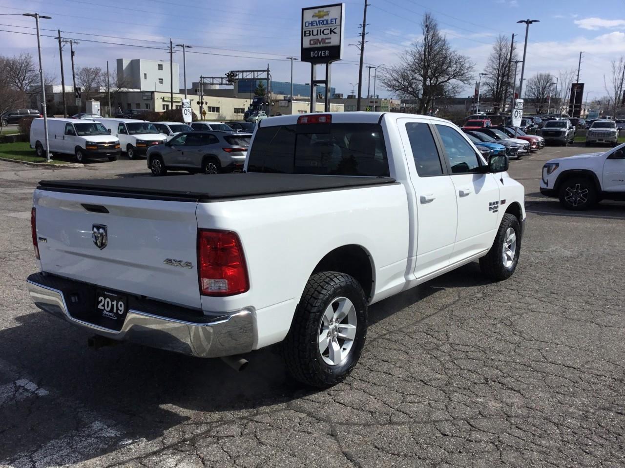 2019 RAM 1500 Classic SLT Photo4