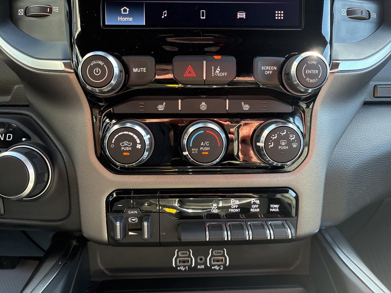 2025 RAM 1500 Big Horn Photo