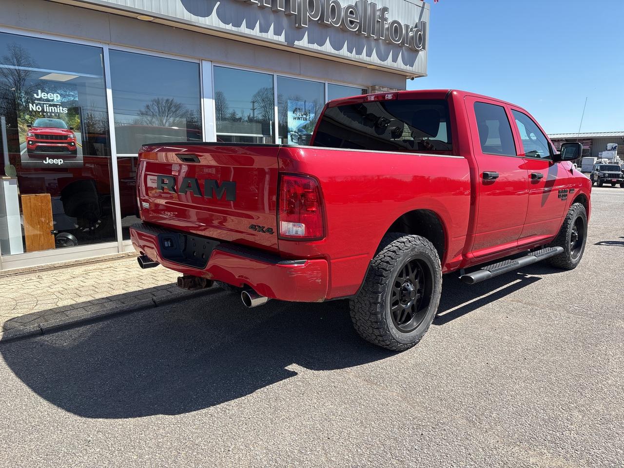 2020 RAM 1500 Classic EXPRESS Photo4