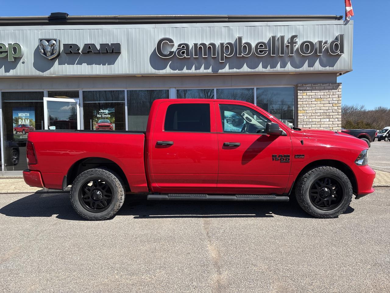 2020 RAM 1500 Classic EXPRESS Photo3
