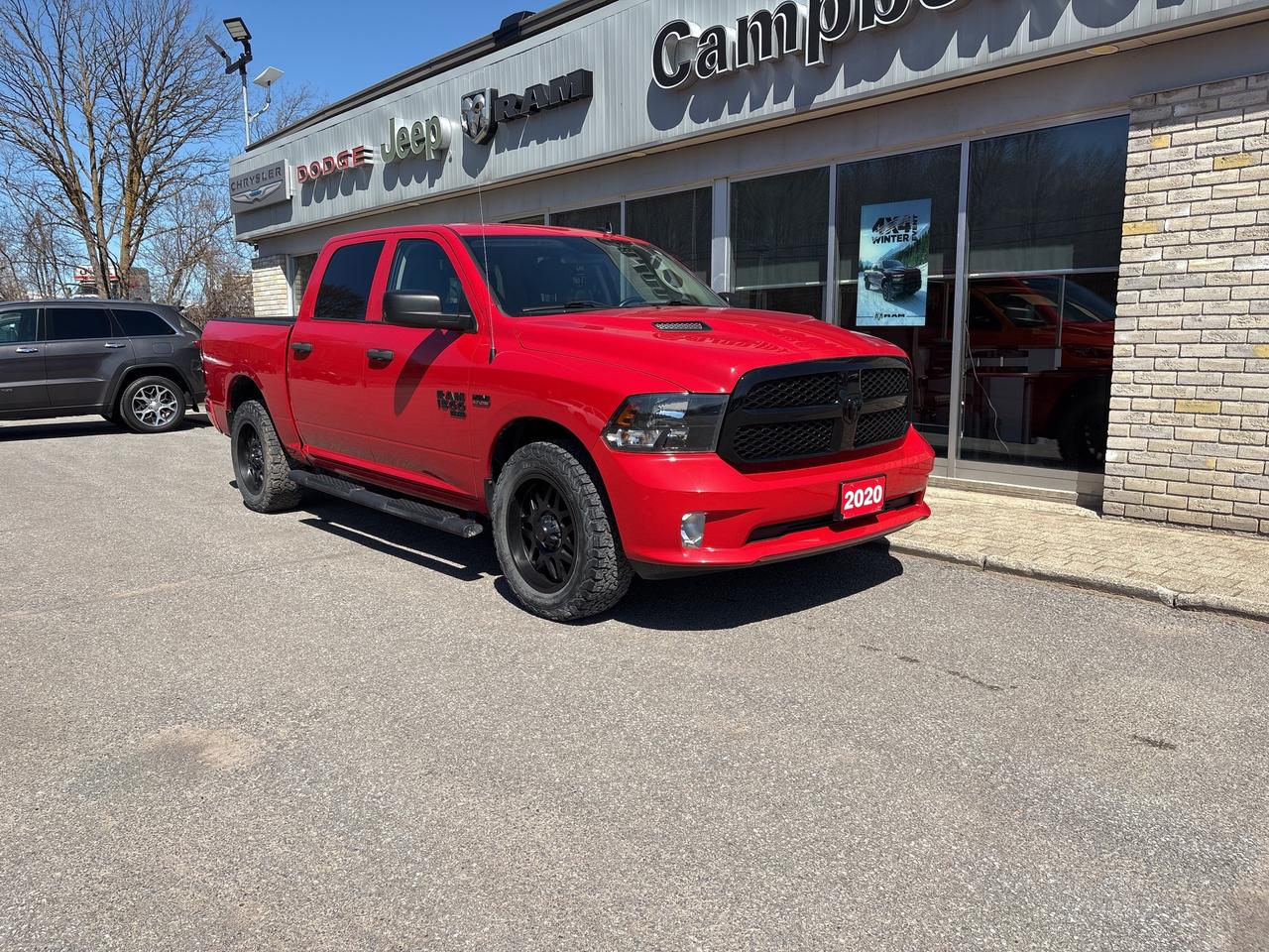 2020 RAM 1500 Classic EXPRESS Photo2