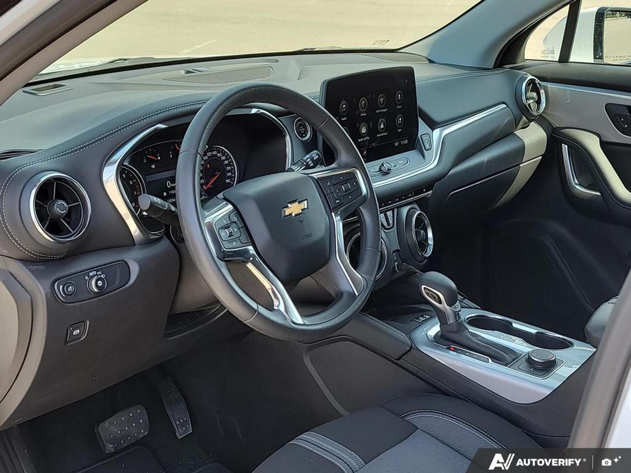 2024 Chevrolet Blazer LT   LOW KM   APPLE CARPLAY   HEATED SEATS Photo