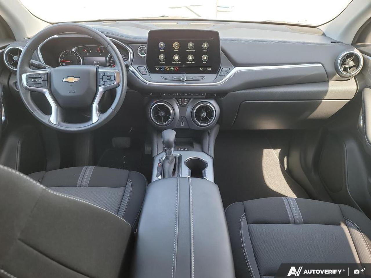 2024 Chevrolet Blazer LT   LOW KM   APPLE CARPLAY   HEATED SEATS Photo