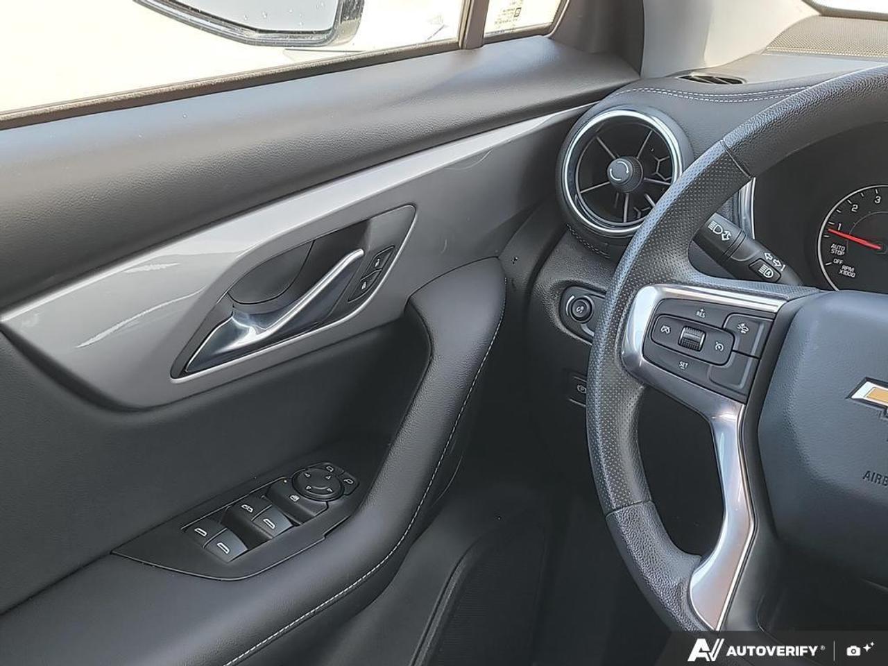 2024 Chevrolet Blazer LT   LOW KM   APPLE CARPLAY   HEATED SEATS Photo