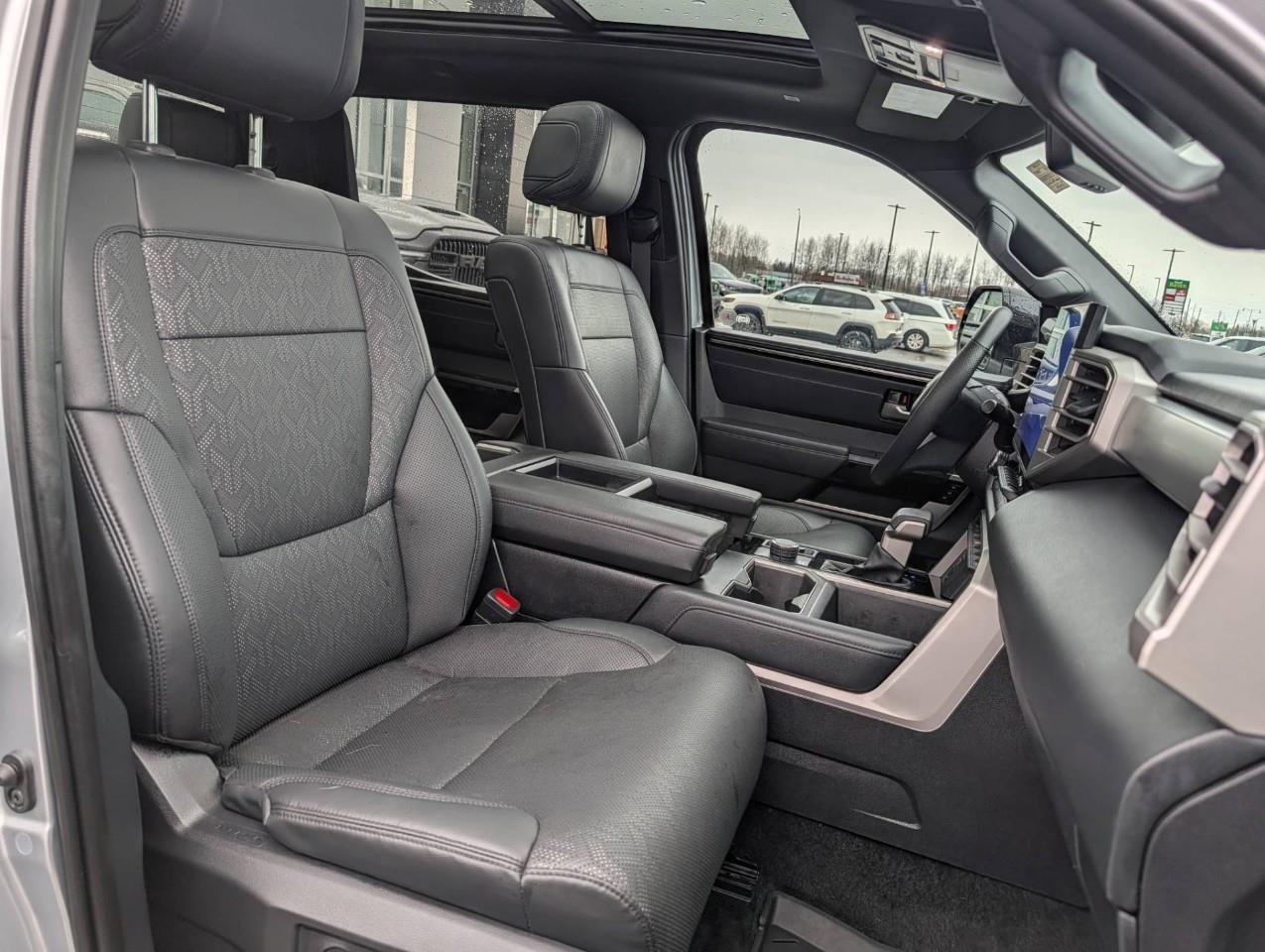 2025 Toyota Tundra Limited NO ACCIDENTS/ ONE OWNER Photo4