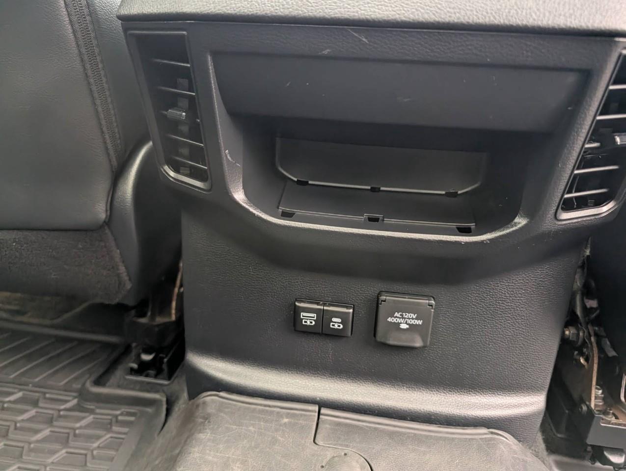 2025 Toyota Tundra Limited NO ACCIDENTS/ ONE OWNER Photo